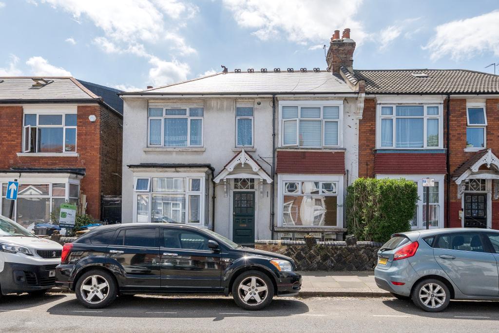 Sidney Avenue, Palmers Green, London, UK, N13 4XA