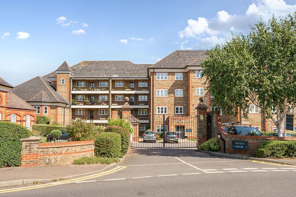 Newsholme Drive, London, UK, N21 1SQ