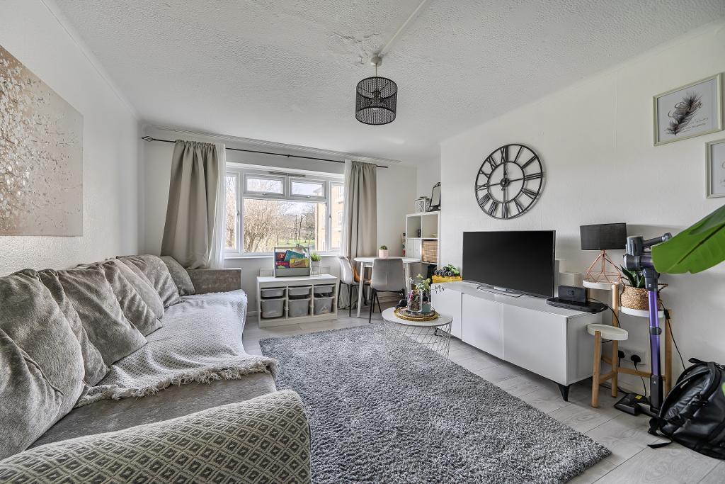 Martins Walk, London, UK, N10 1JT