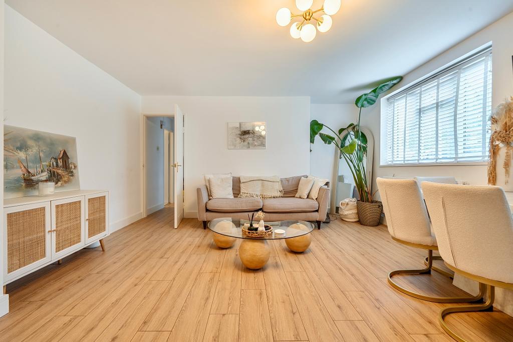 Chace Avenue, Potters Bar, Hertfordshire, UK, EN6 5NJ